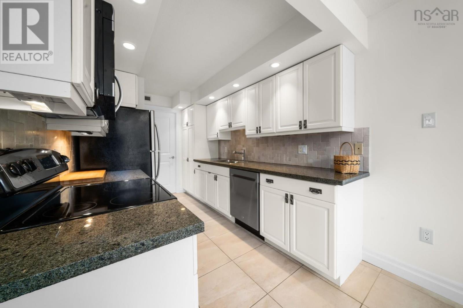 #114 45 Vimy Avenue - 17