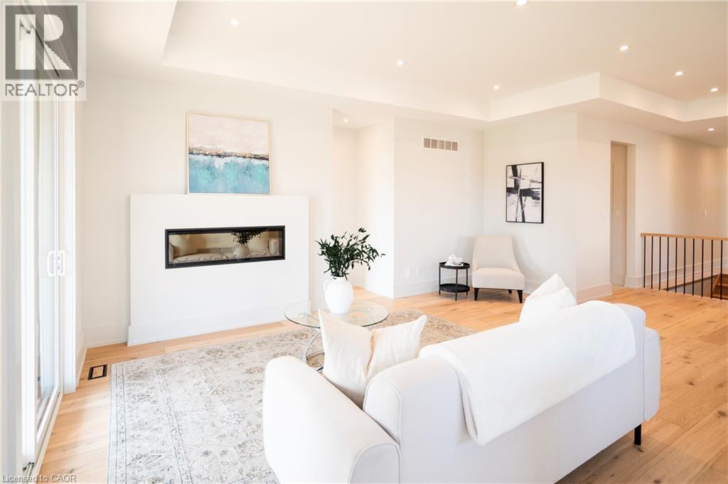 19 OAKLEY Drive - 21
