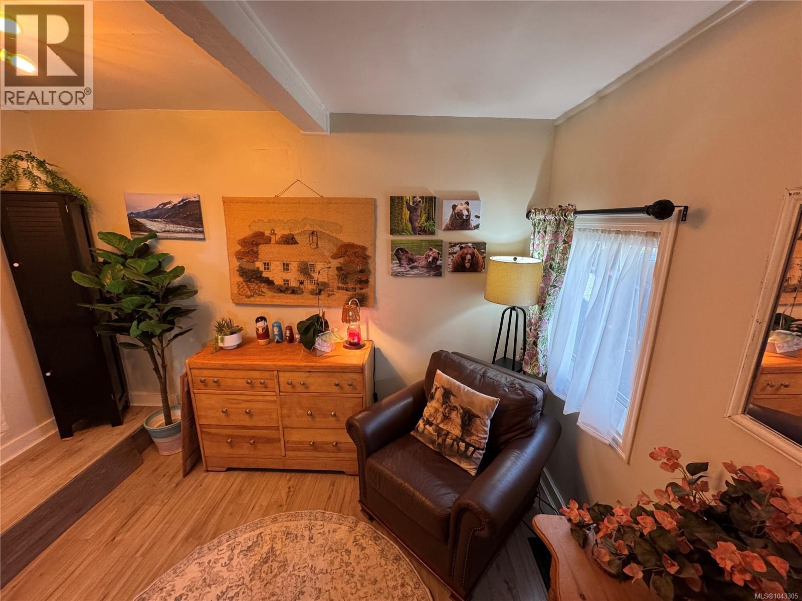 740 Newbury St - 26