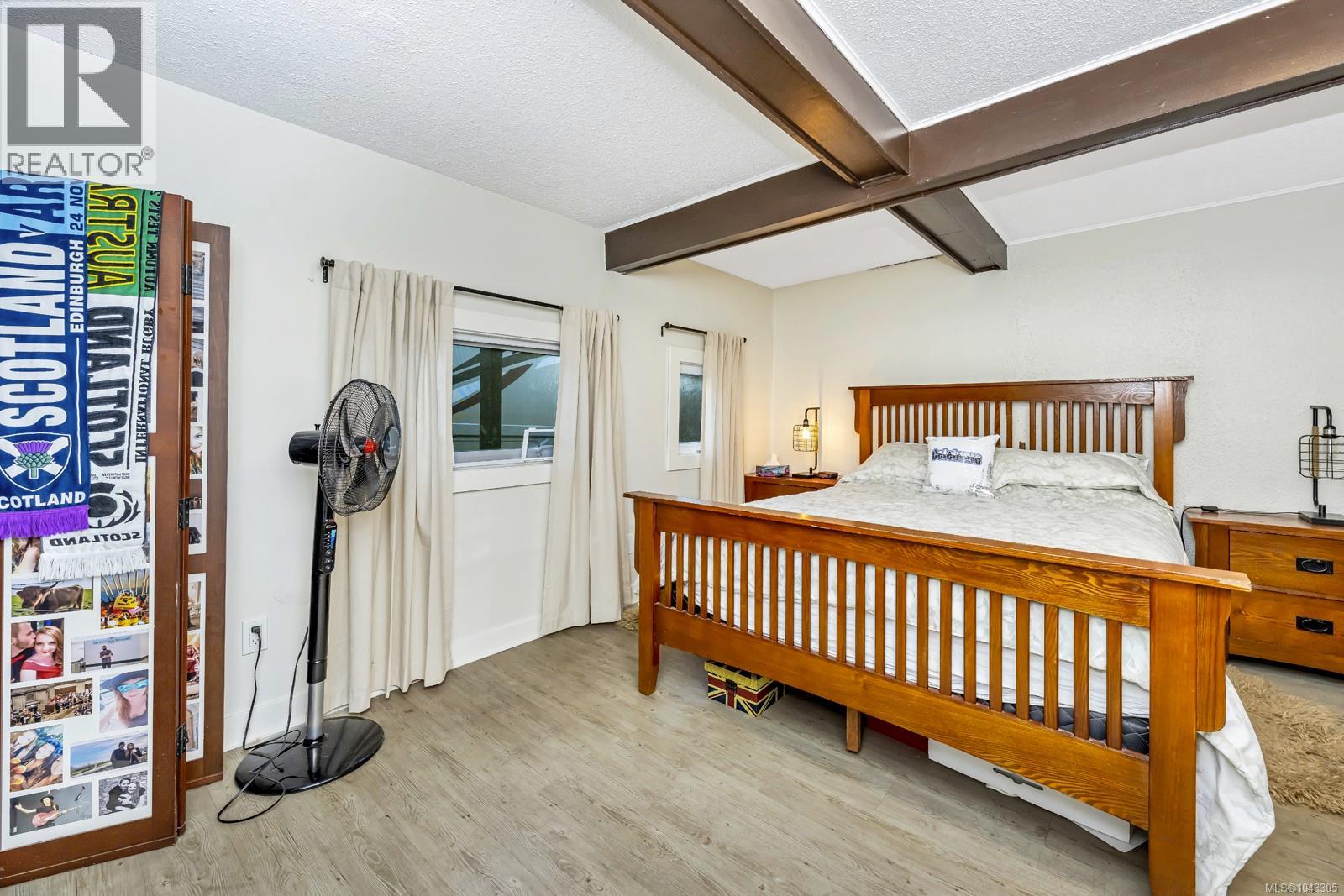 740 Newbury St - 10