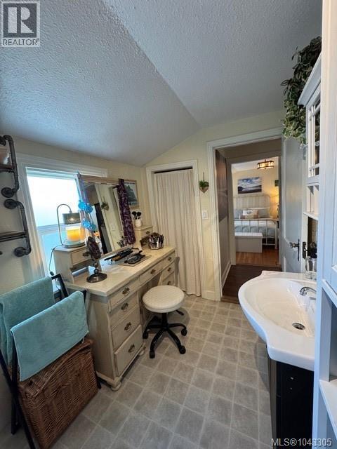 740 Newbury St - 51