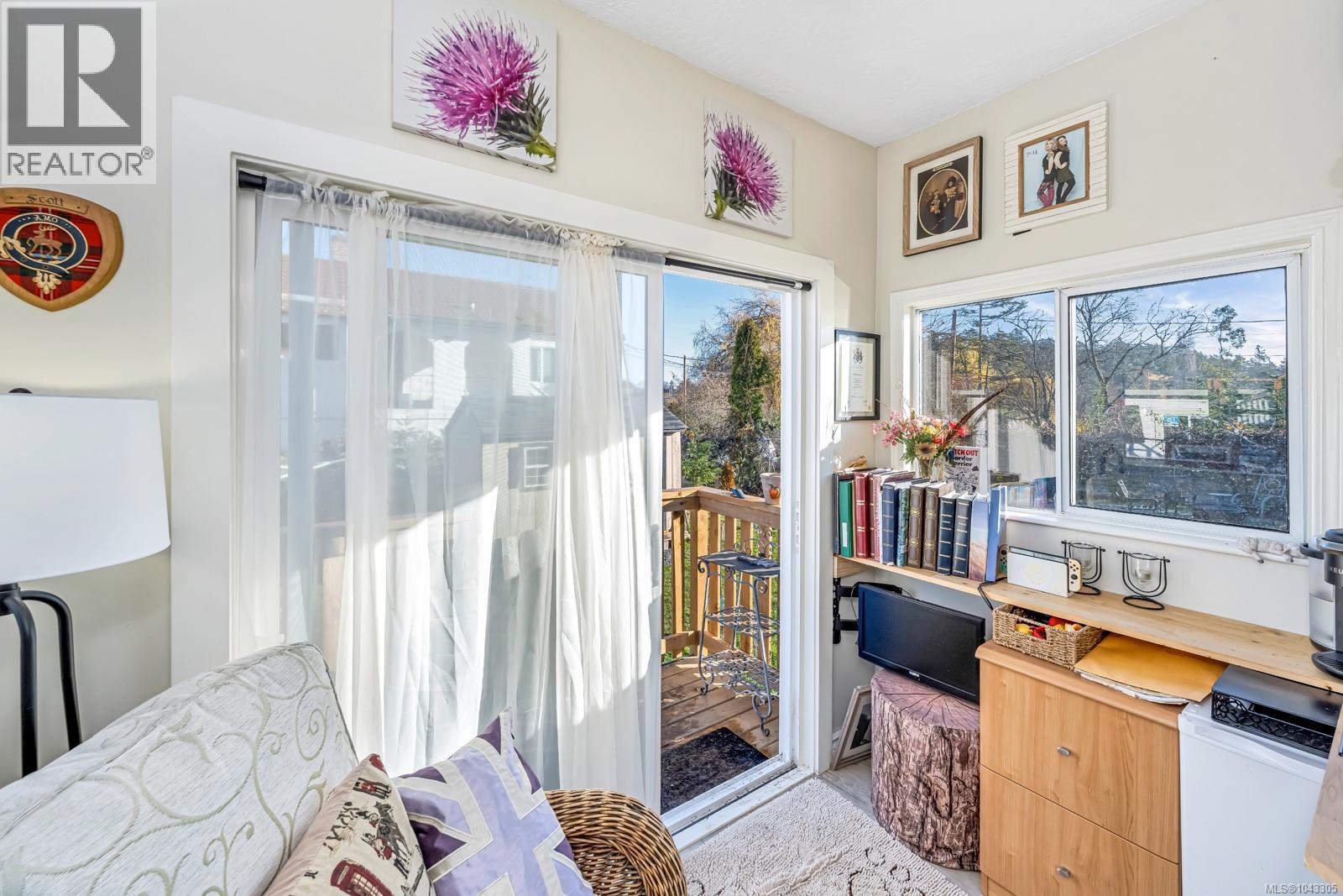 740 Newbury St - 44
