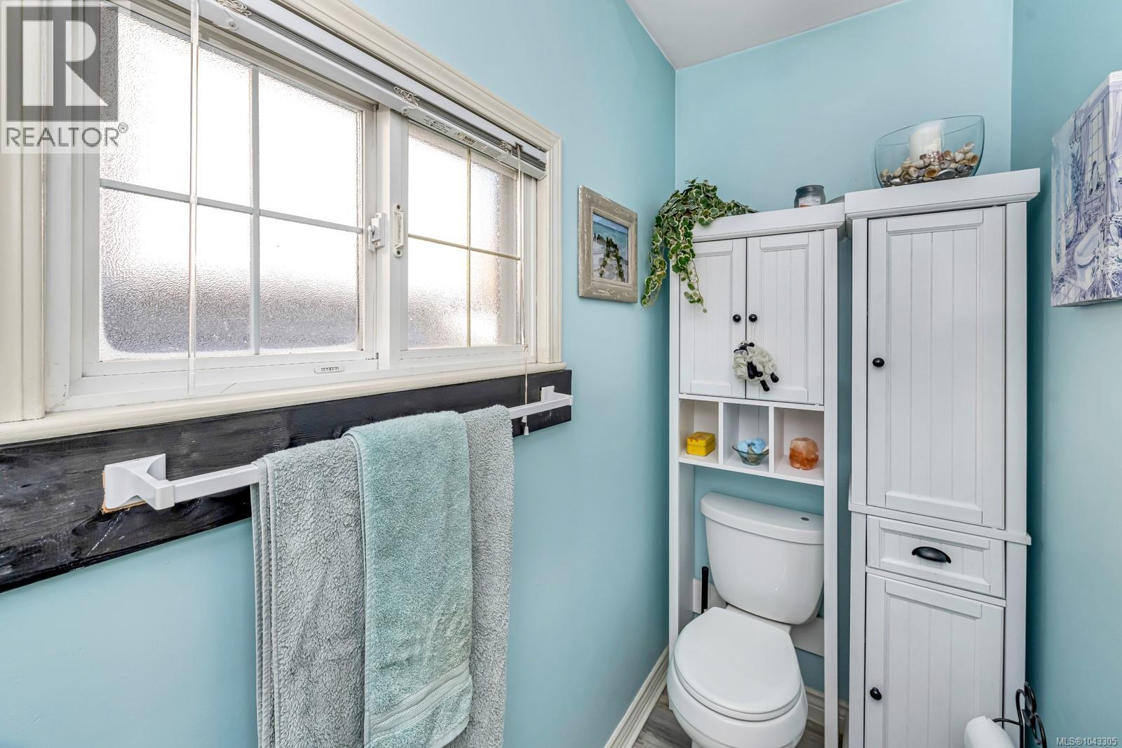 740 Newbury St - 41