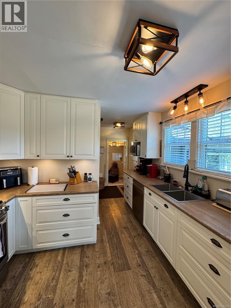 740 Newbury St - 16