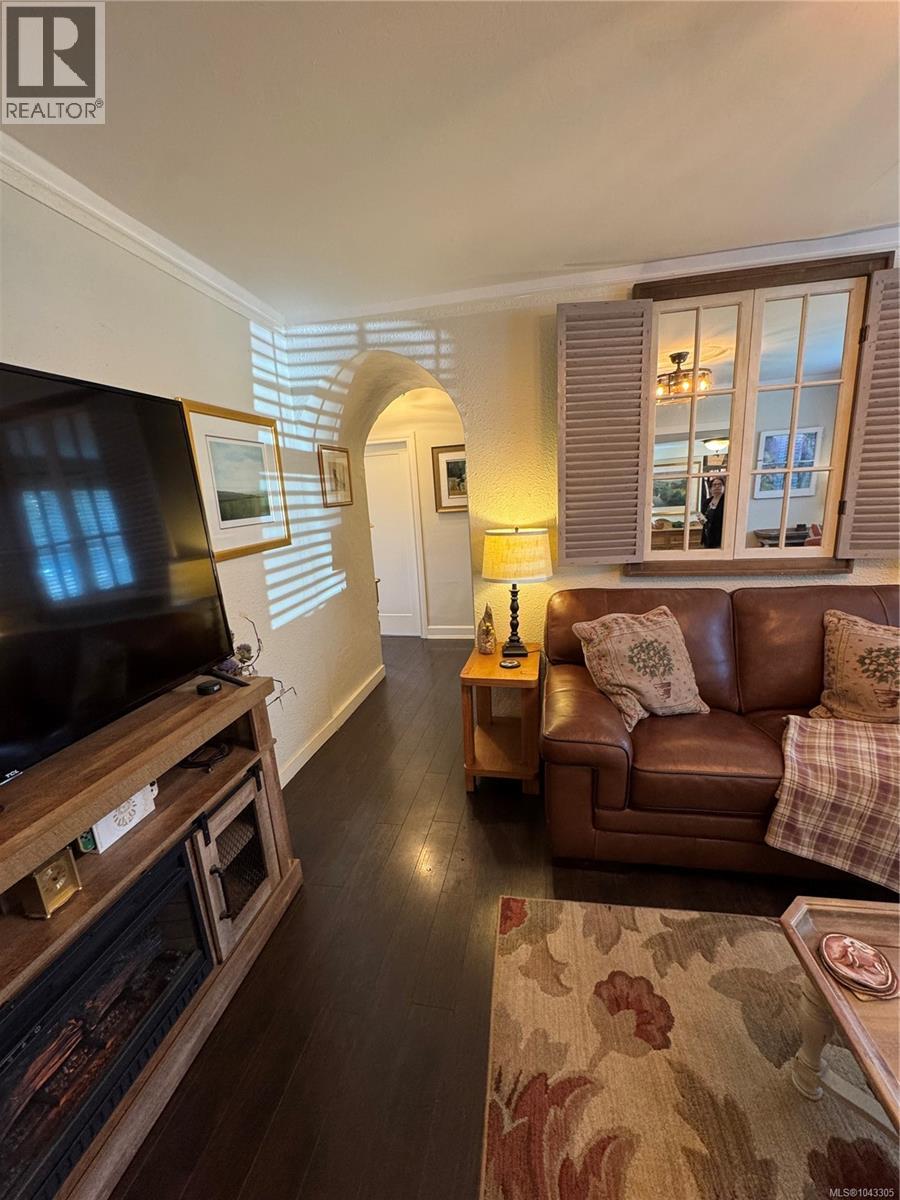 740 Newbury St - 22