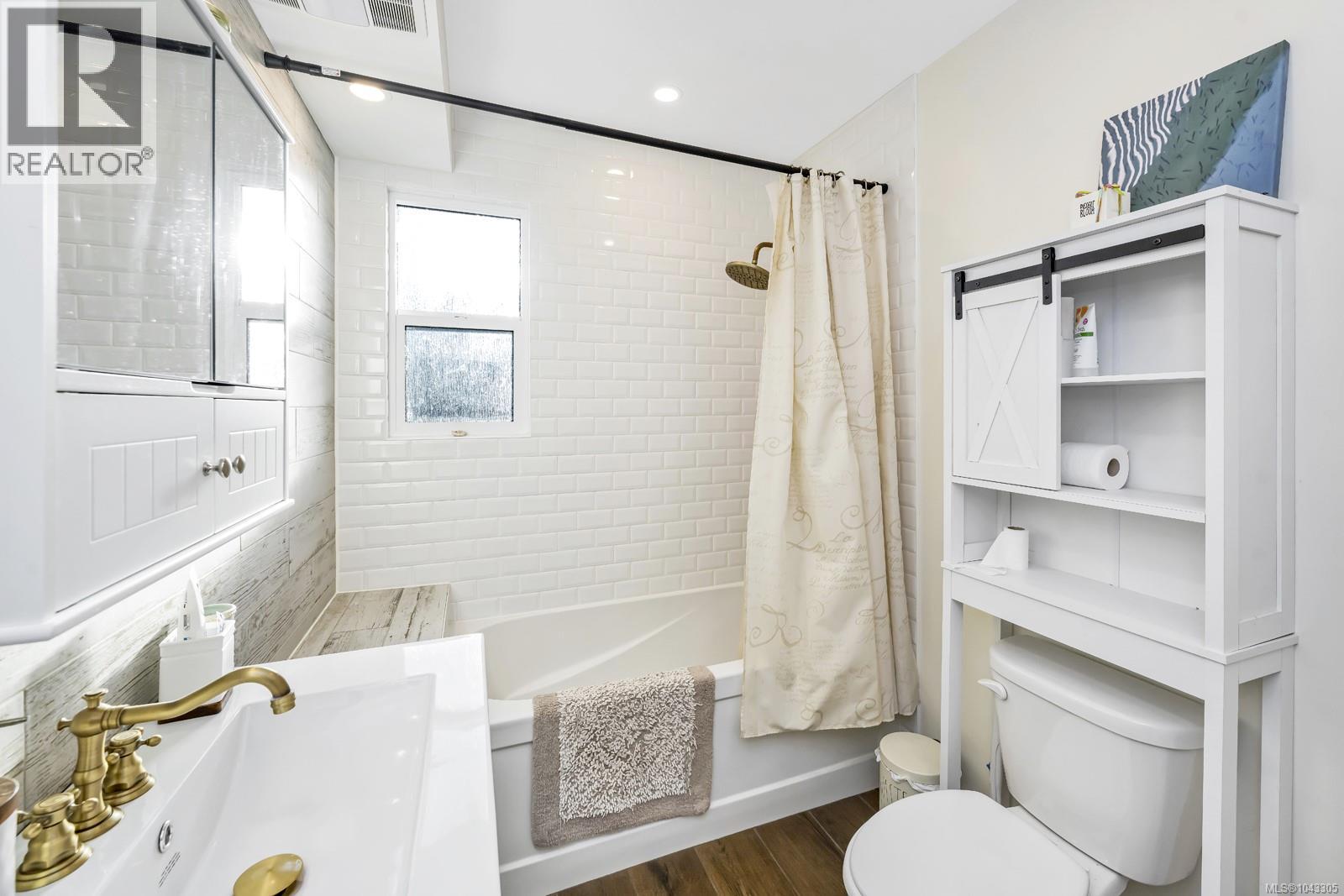740 Newbury St - 9