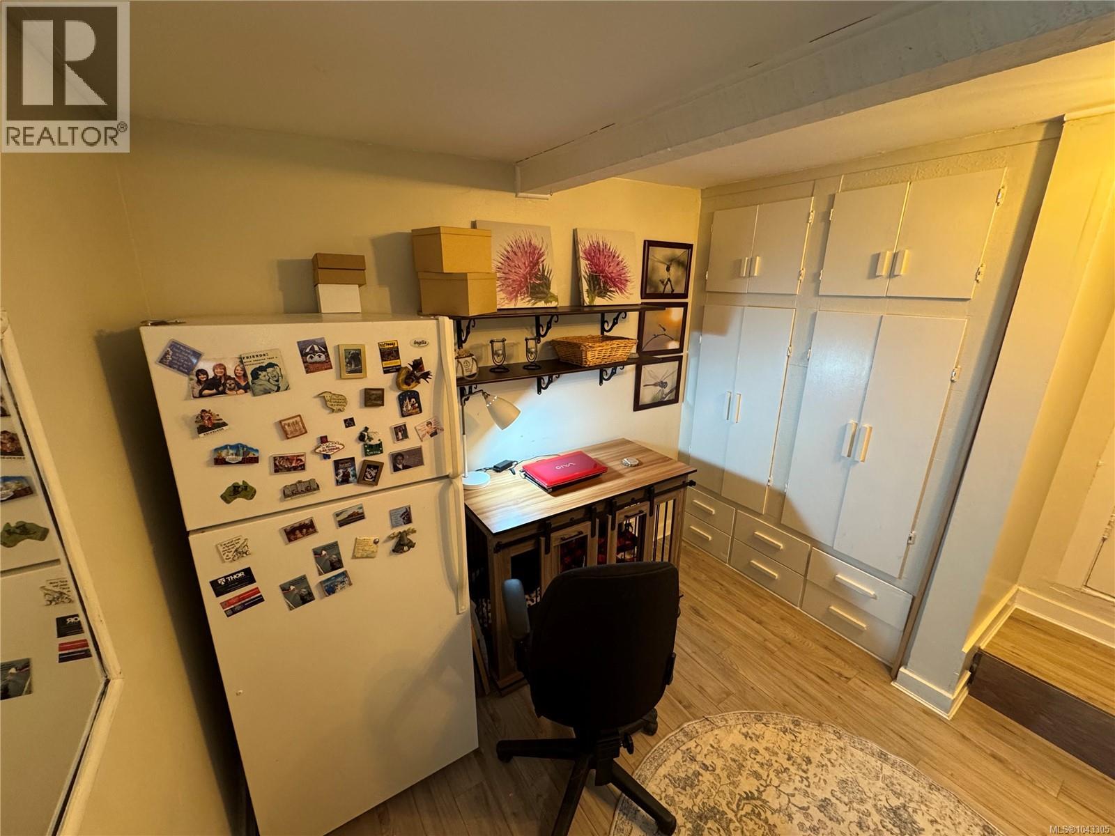 740 Newbury St - 25
