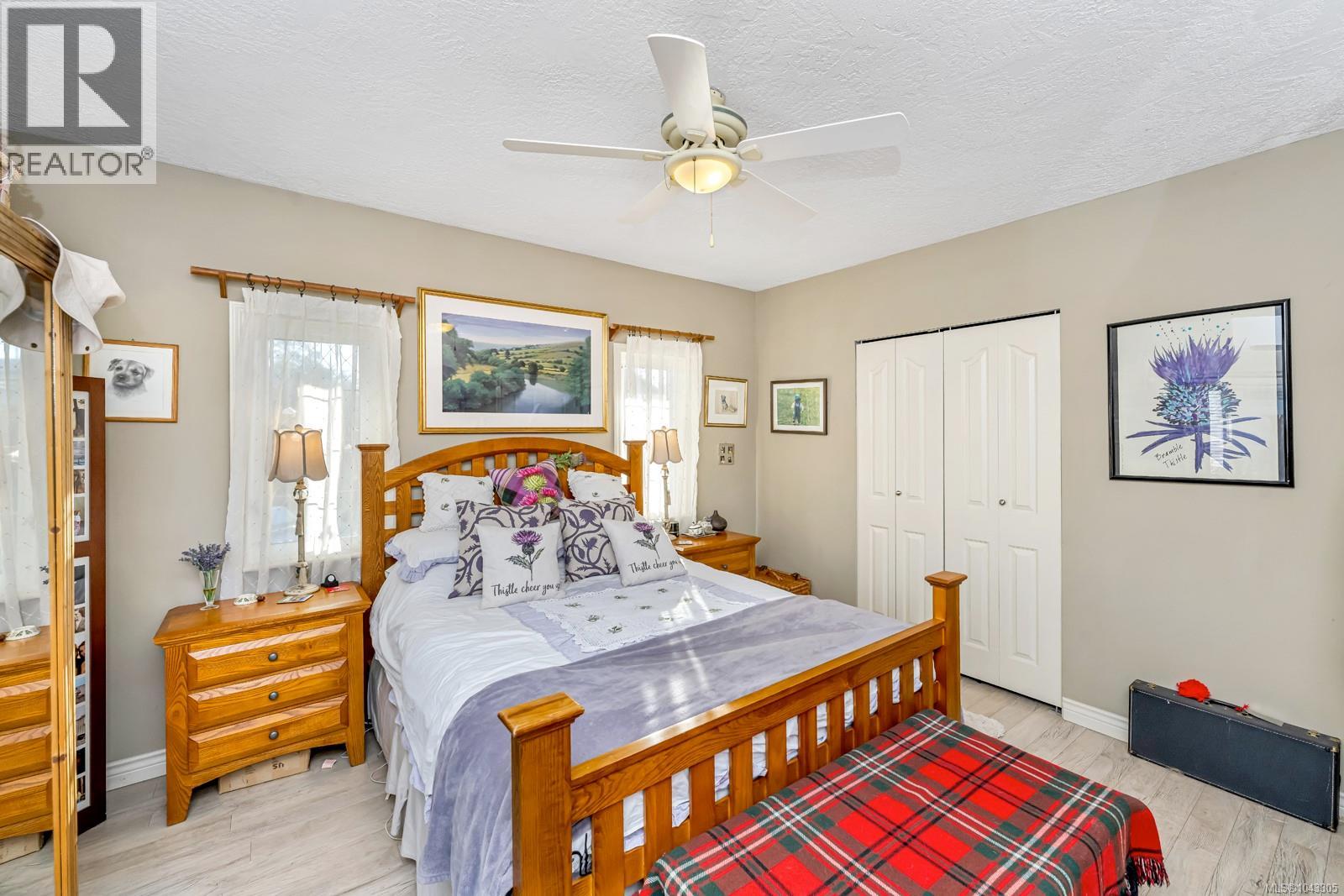 740 Newbury St - 43
