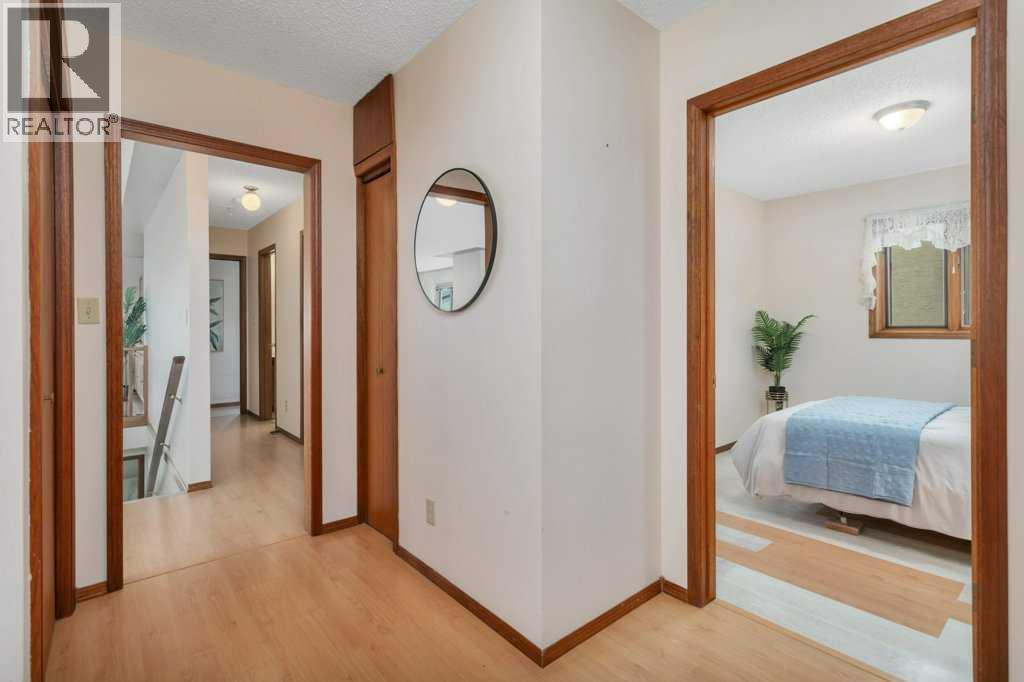 5201 46 Avenue - 34