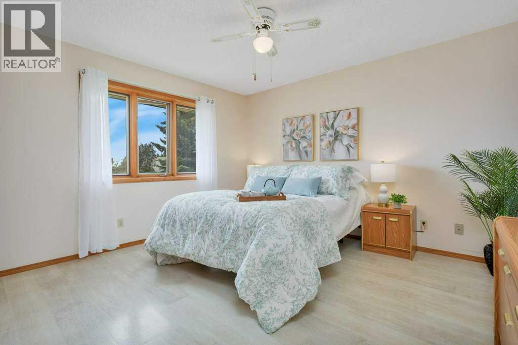 5201 46 Avenue - 23