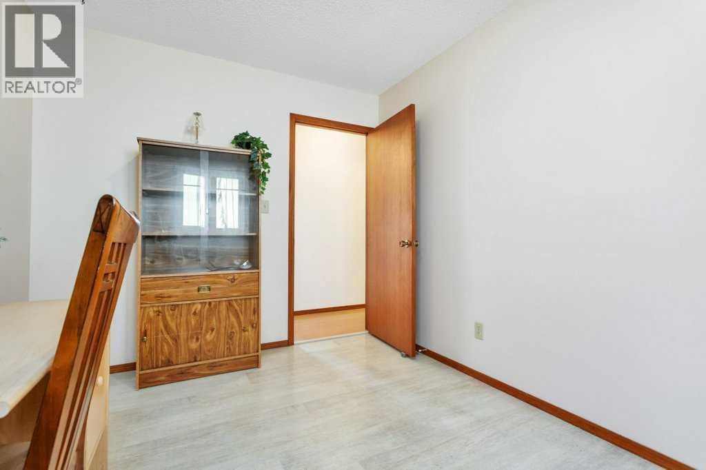 5201 46 Avenue - 28