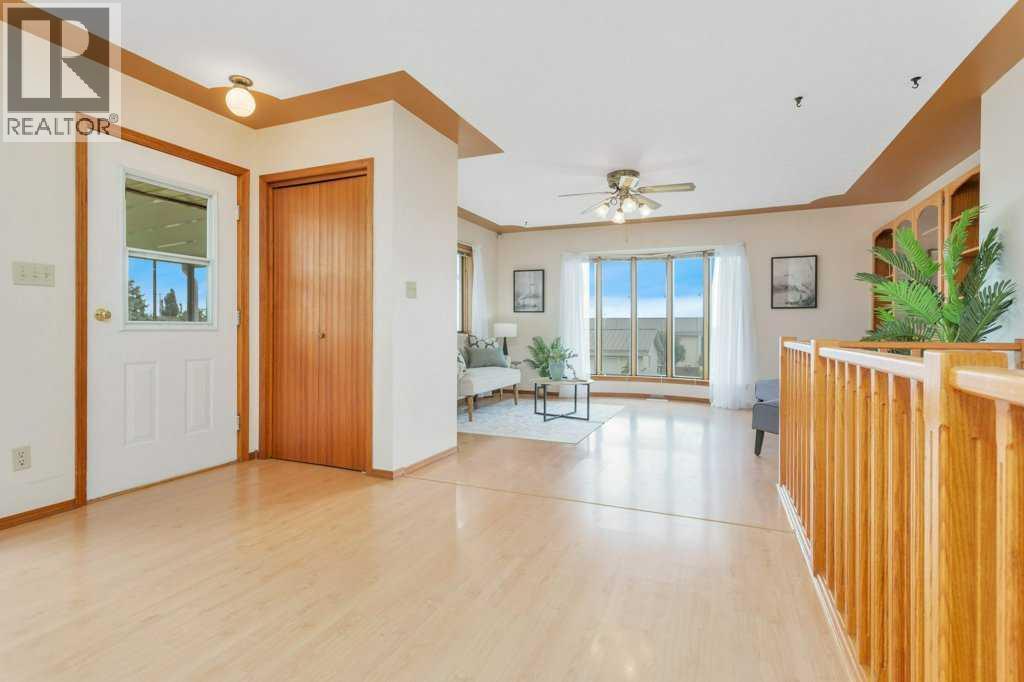5201 46 Avenue - 8