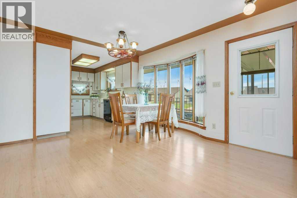 5201 46 Avenue - 7