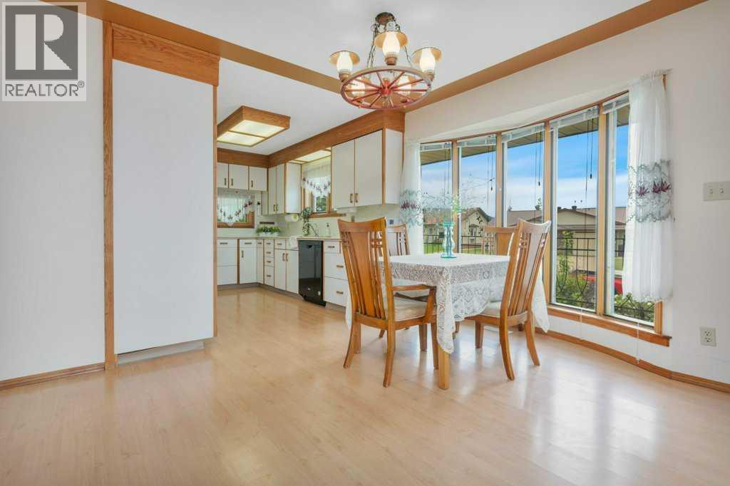 5201 46 Avenue - 14