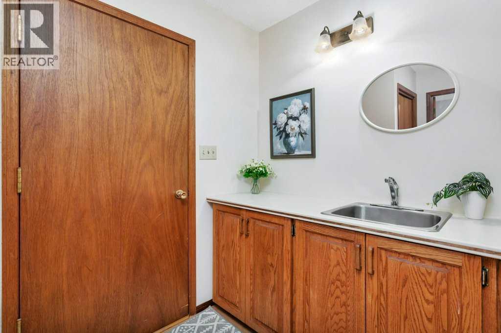 5201 46 Avenue - 33