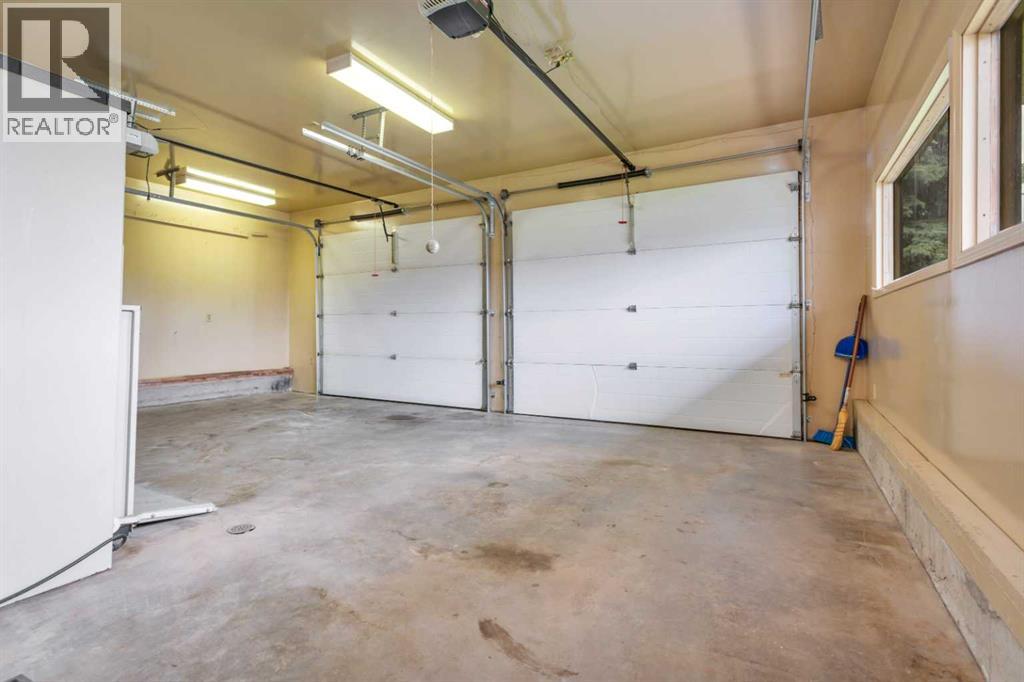 5201 46 Avenue - 45