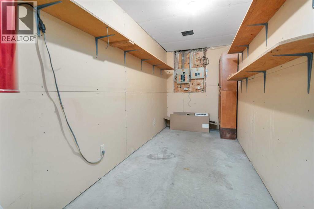 5201 46 Avenue - 47