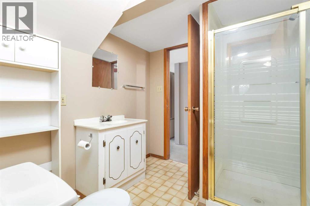 5201 46 Avenue - 42