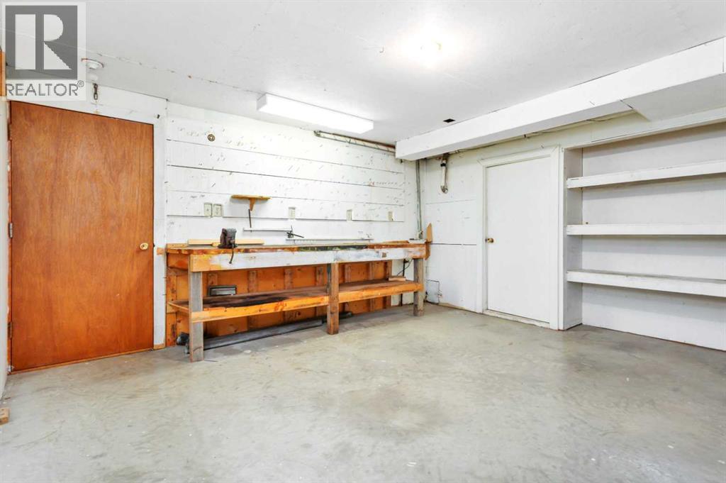 5201 46 Avenue - 43
