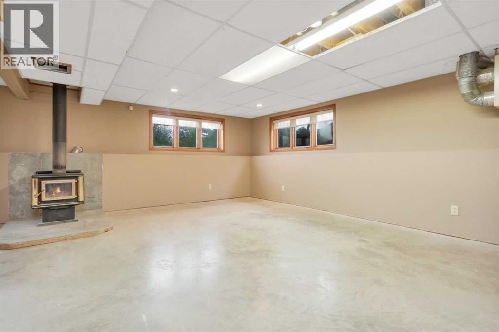 5201 46 Avenue - 38