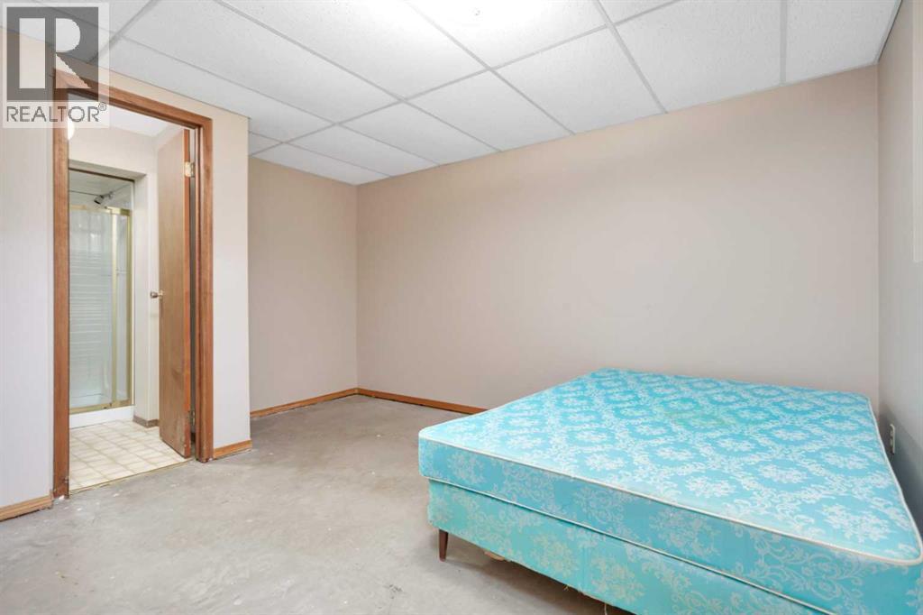 5201 46 Avenue - 41