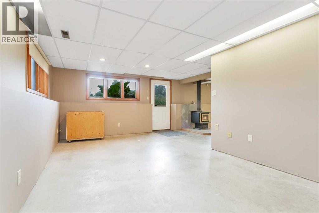 5201 46 Avenue - 40