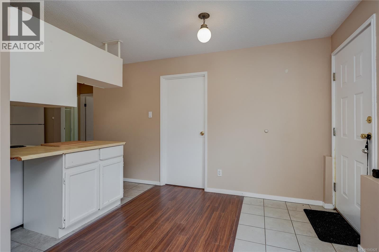  1521 San Juan Avenue, Saanich