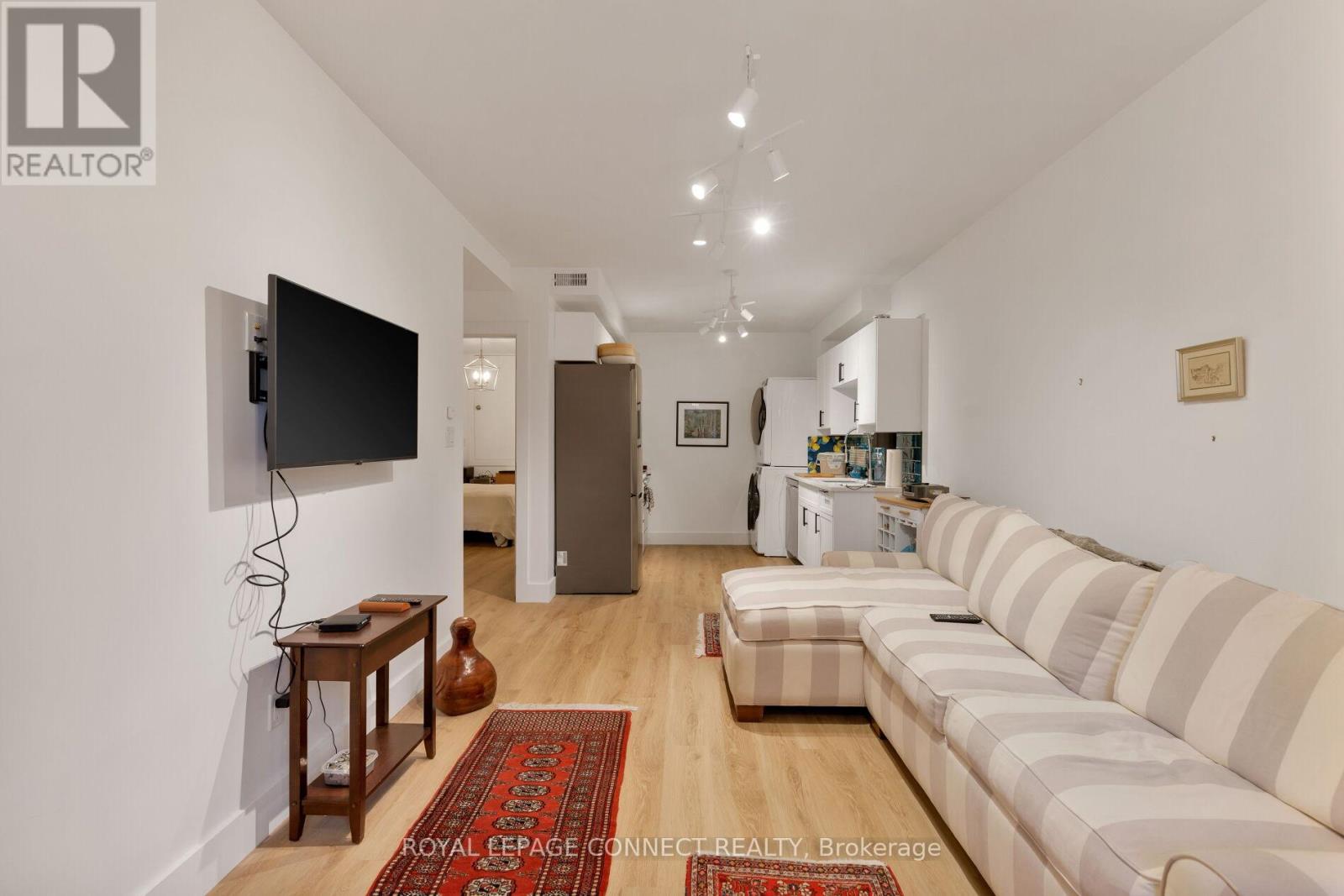 16 ROSEMOUNT AVENUE - 41