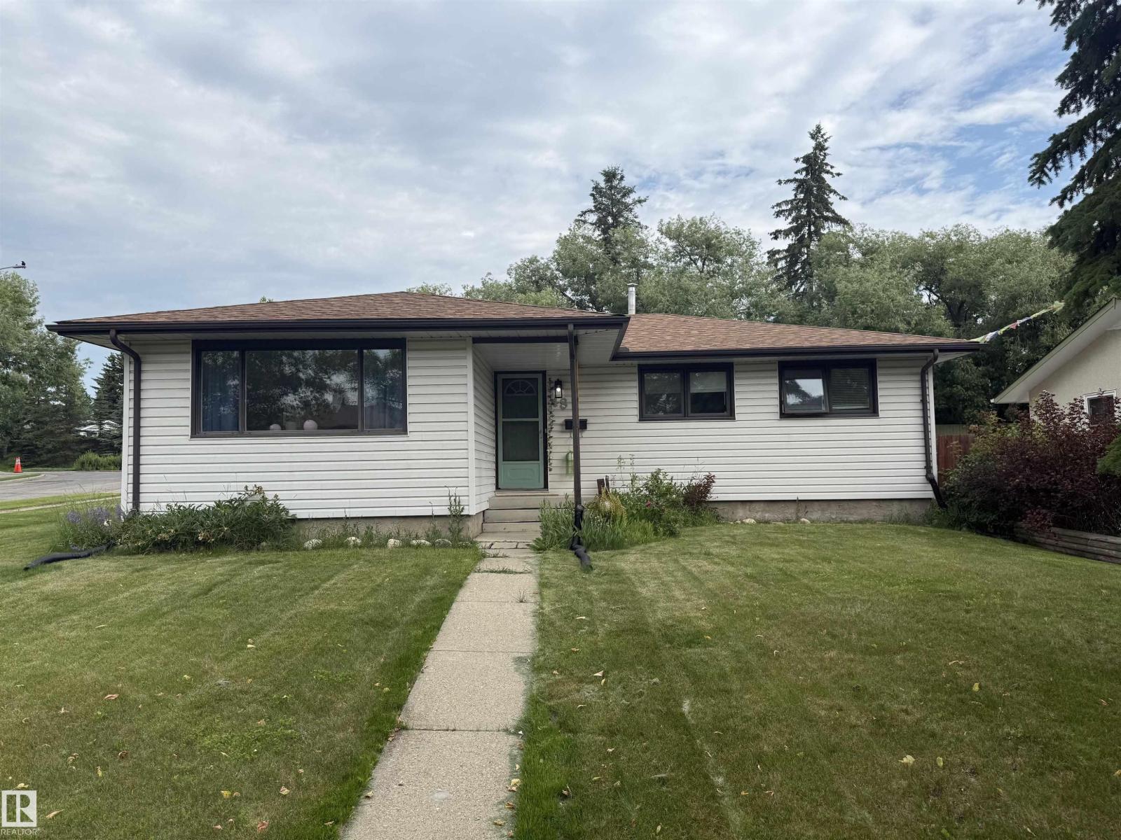 48 Aspen CR, Akinsdale, St. Albert photo 2