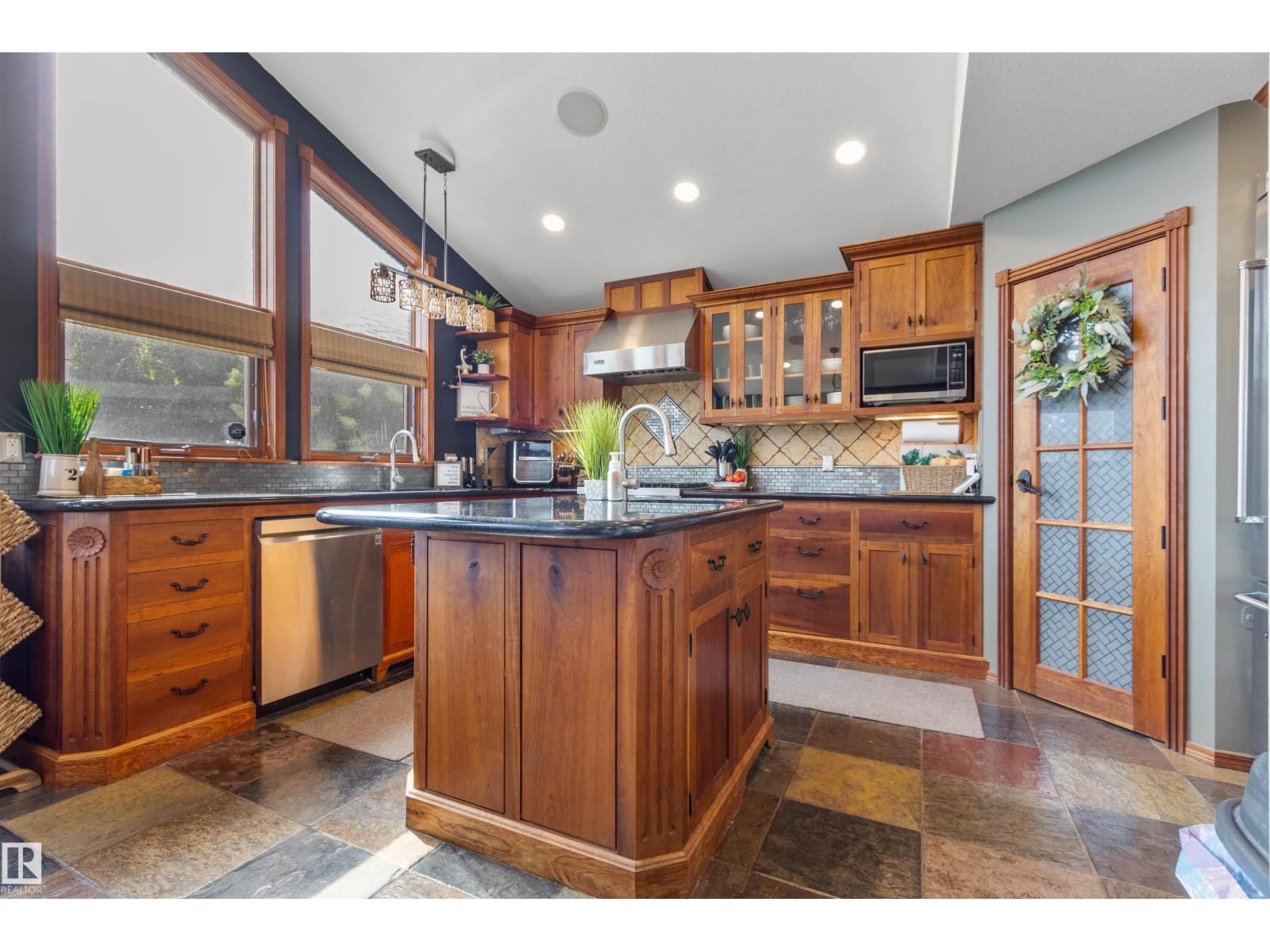 5519 42 ST - 17