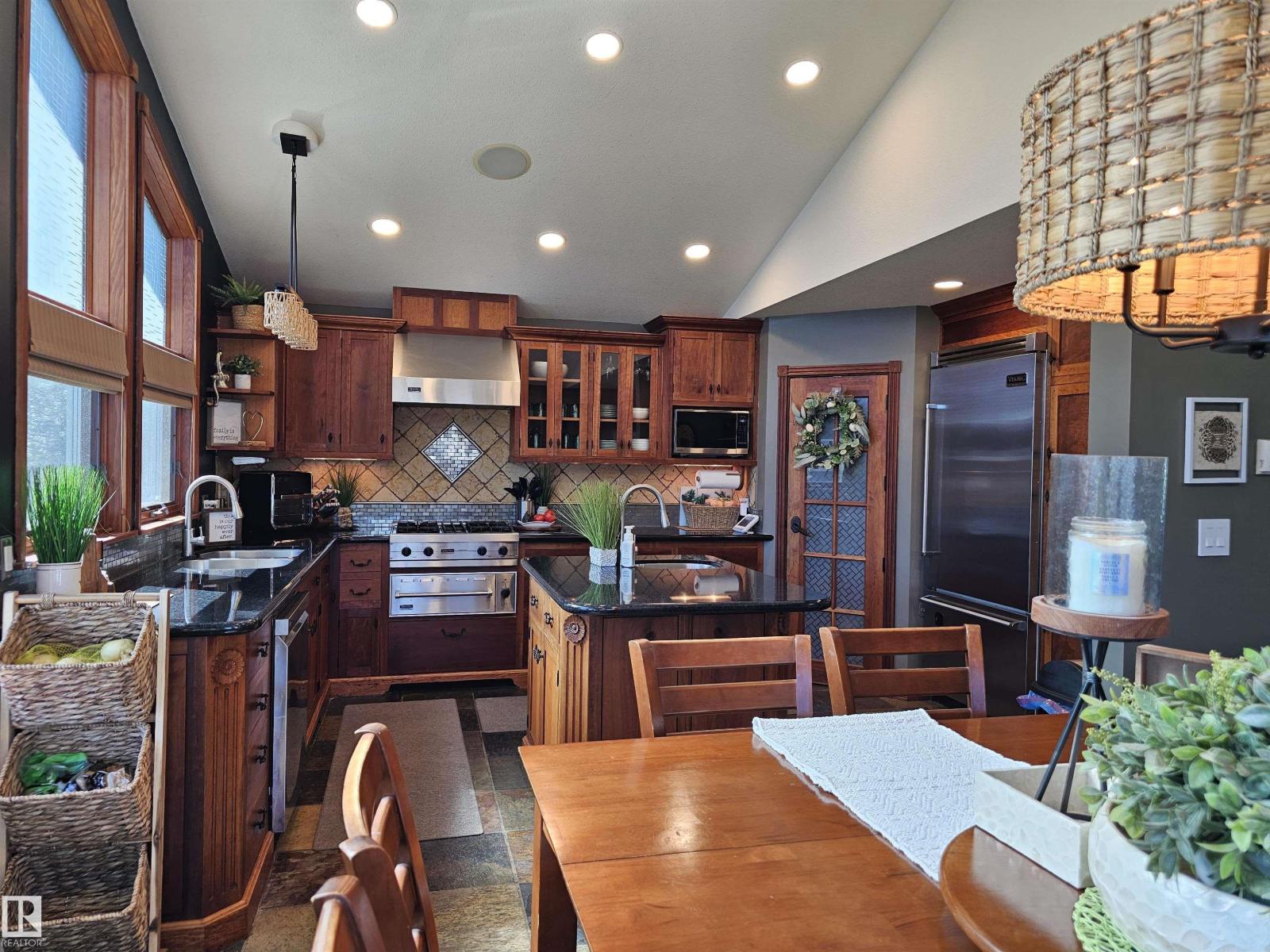 5519 42 ST - 18