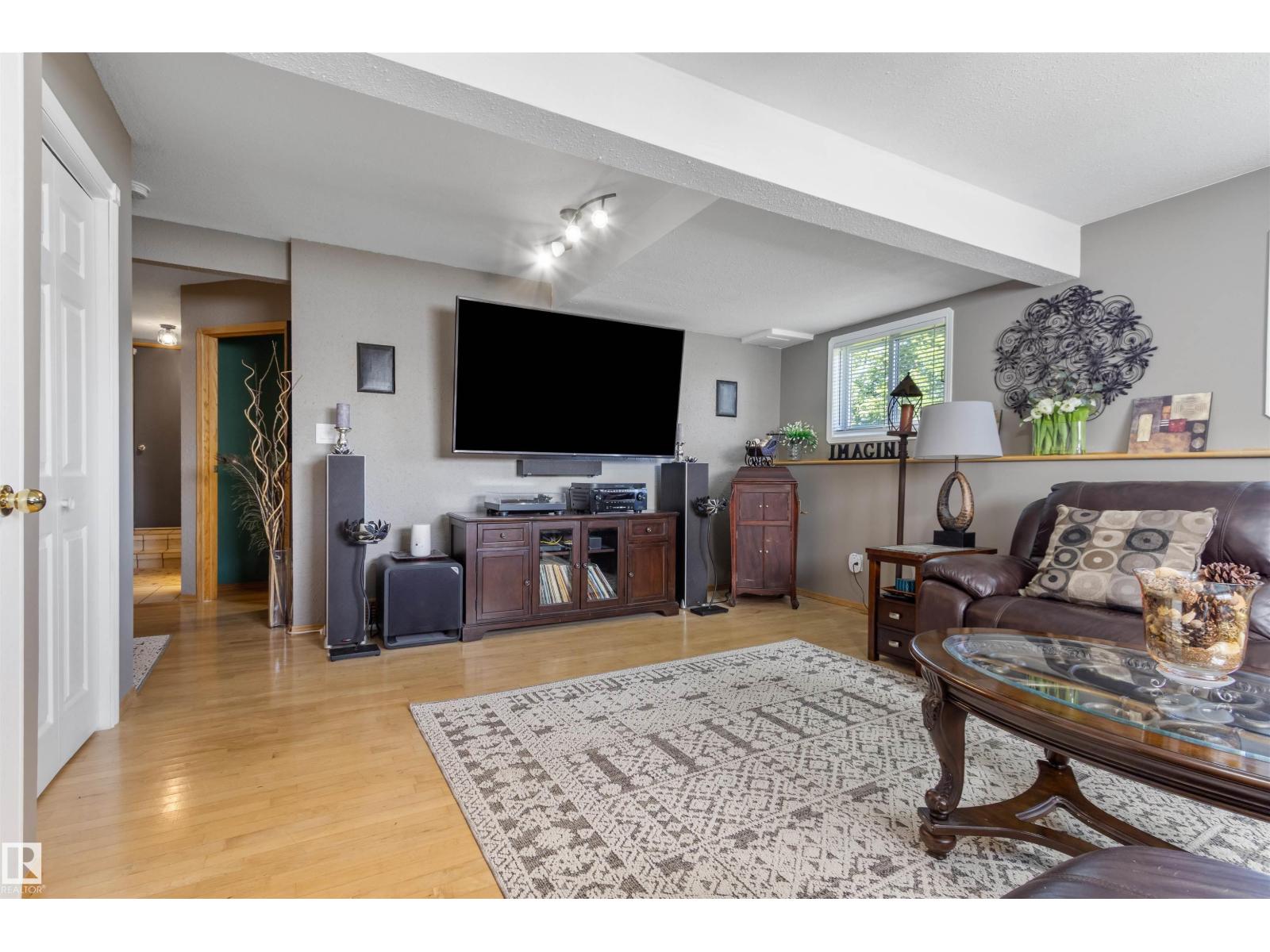 5519 42 ST - 49
