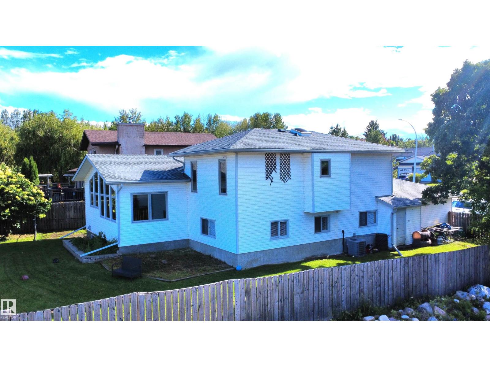 5519 42 ST - 58