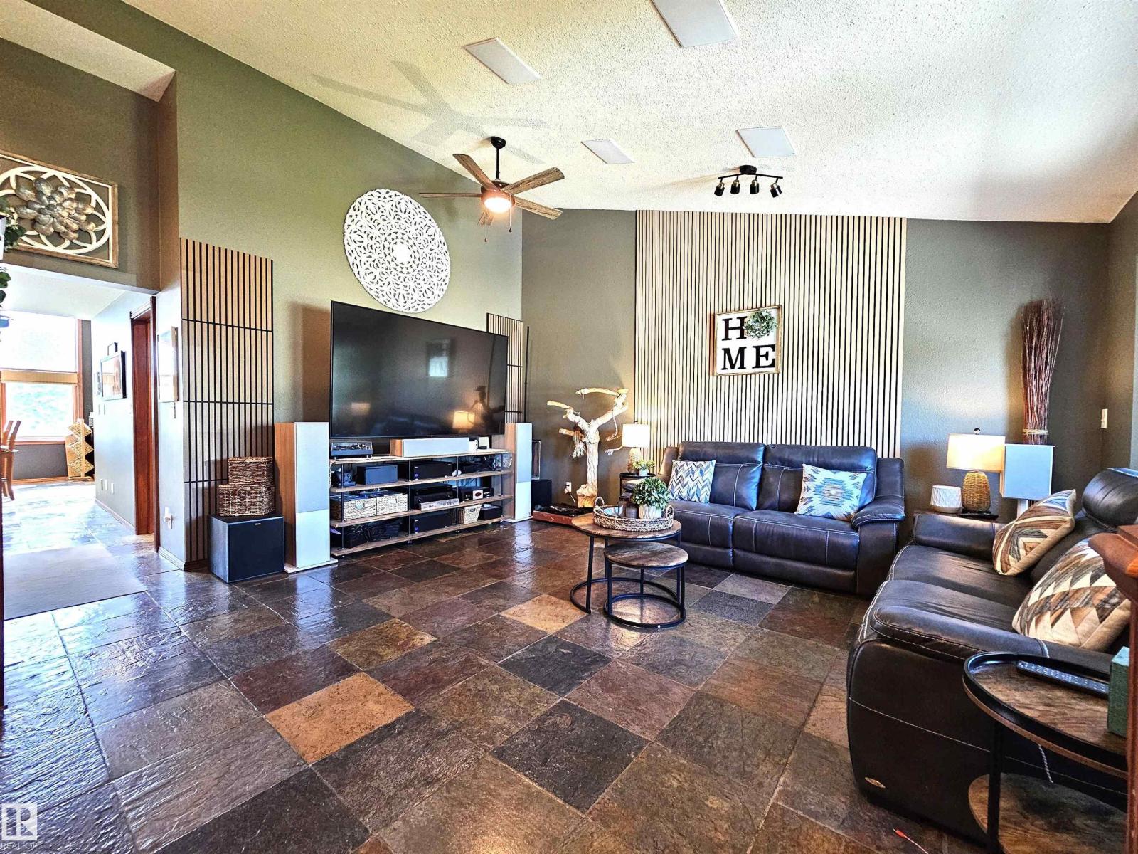 5519 42 ST - 8