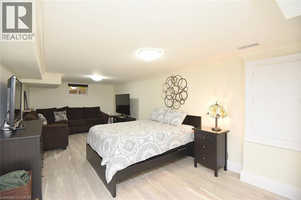 421 8TH CONCESSION Road E - 40