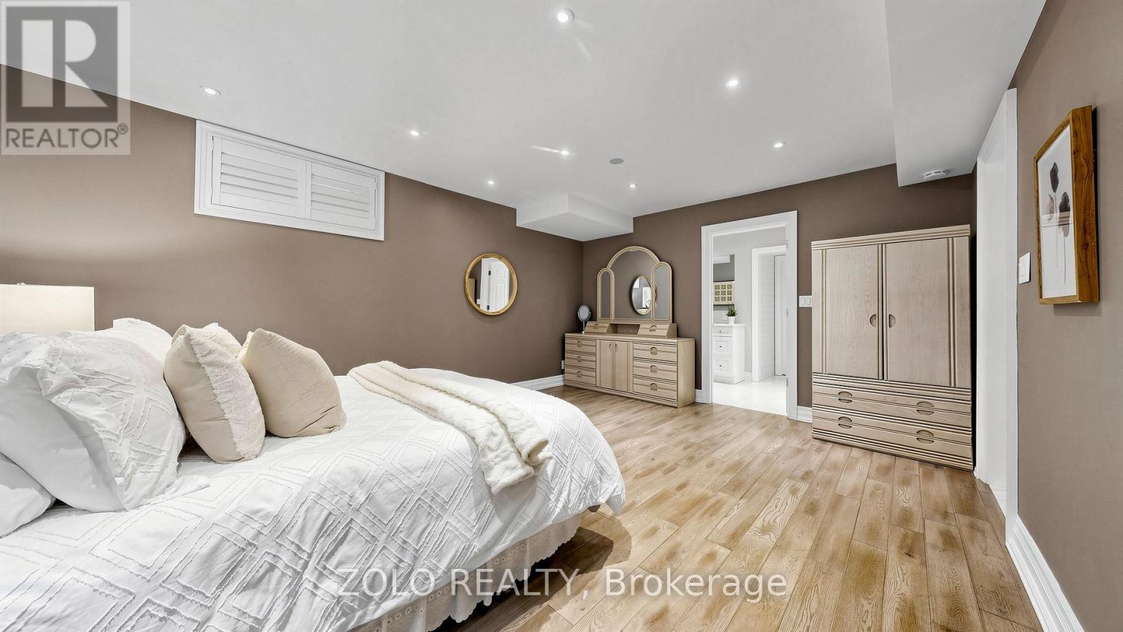 41 MEADOWCLIFFE DRIVE - 34