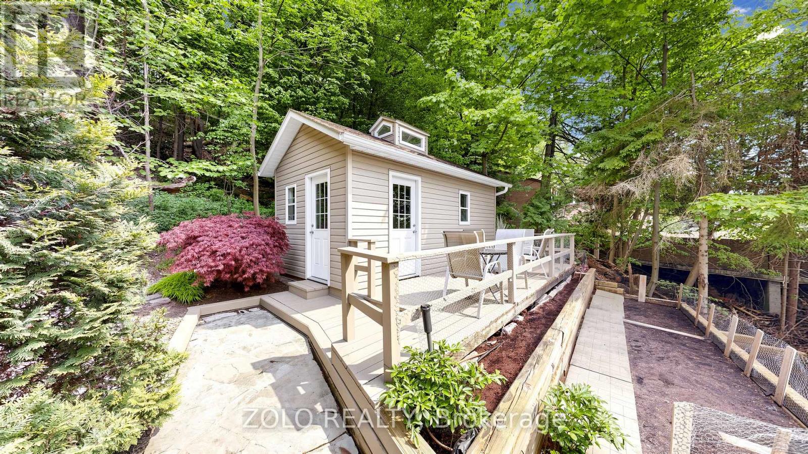 41 MEADOWCLIFFE DRIVE - 44