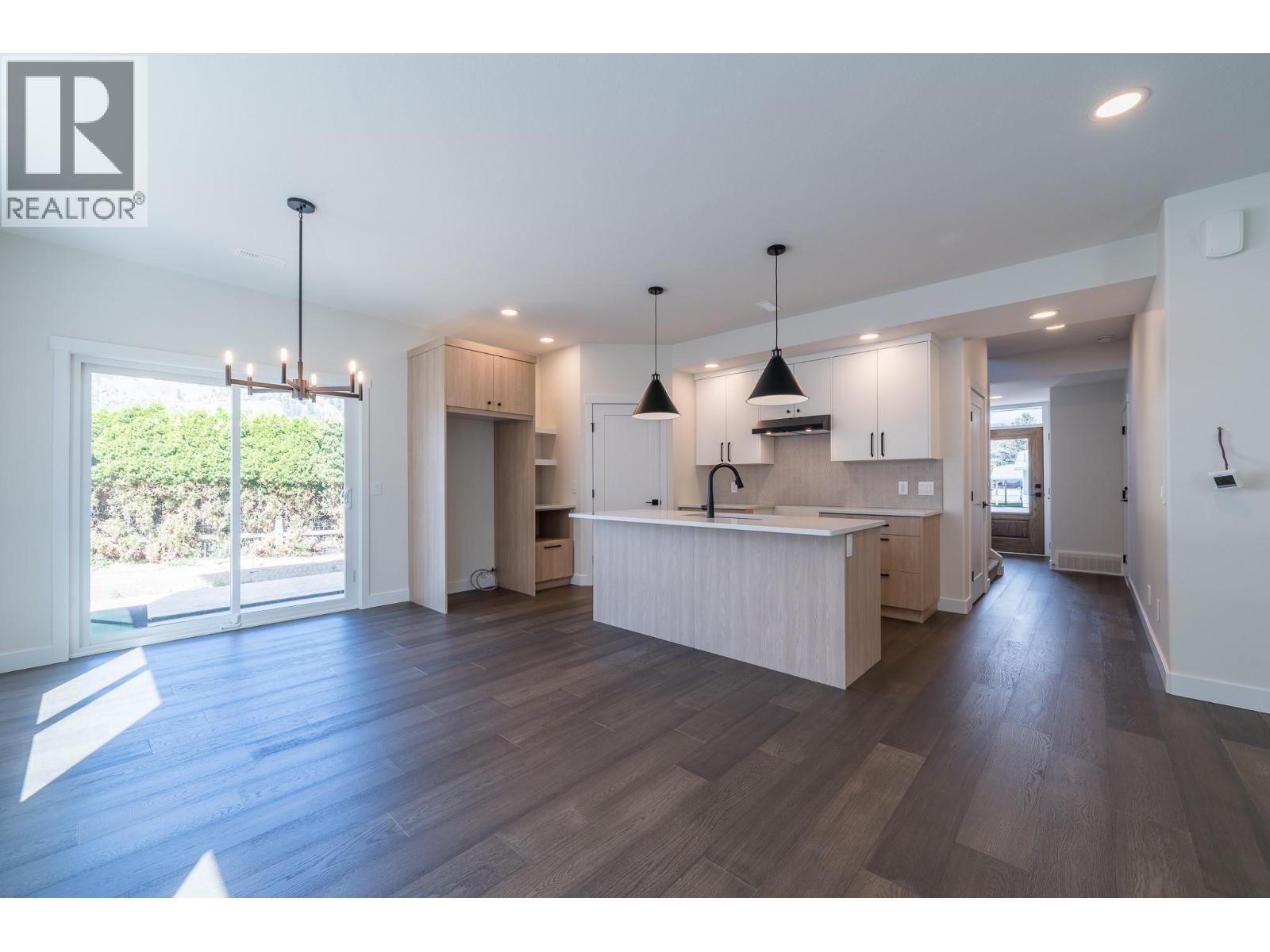 723 LYNE Road, Kamloops — photo 3
