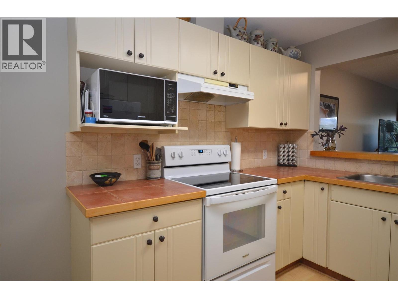 #29 4601 27 Avenue - 17