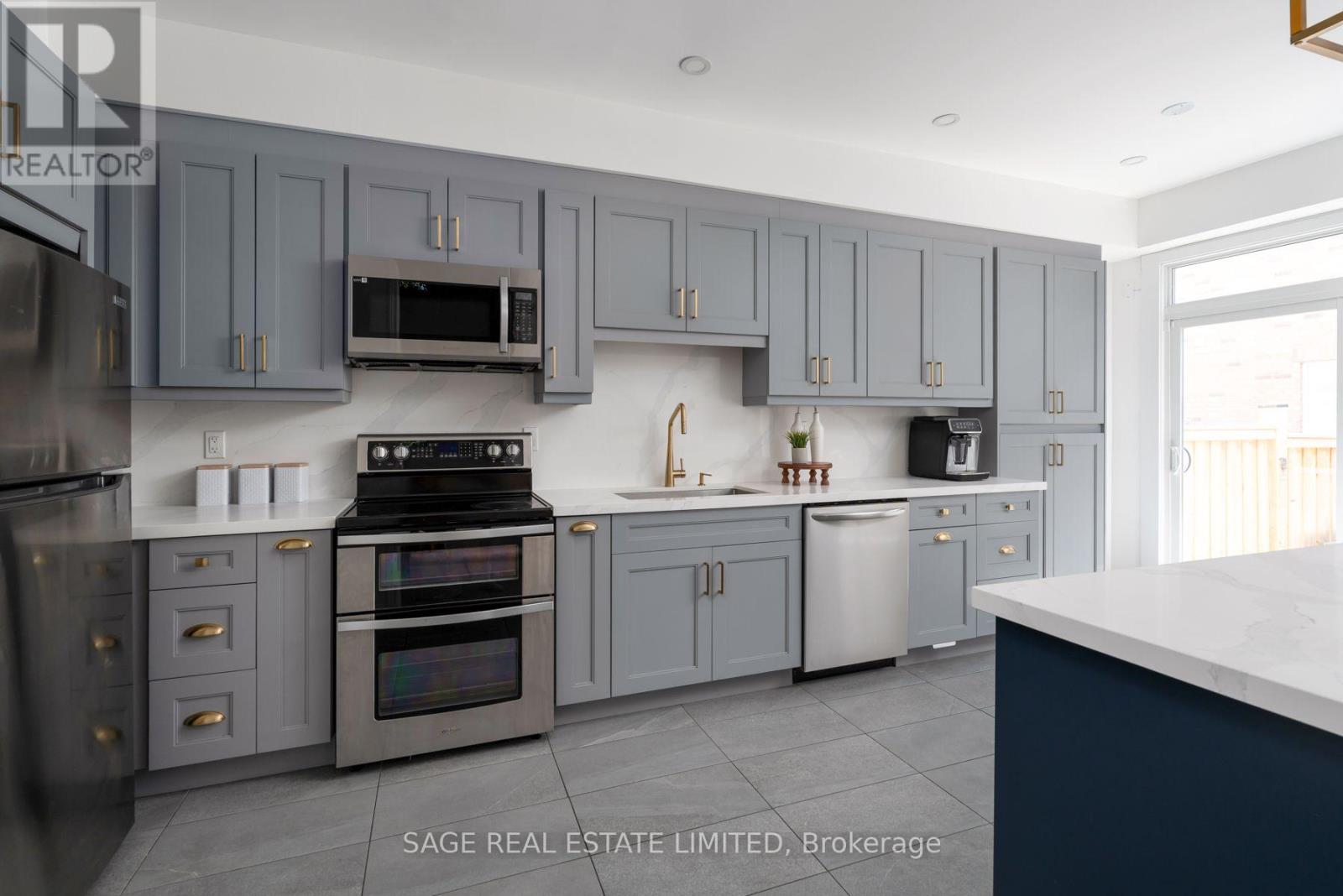 51 PEDERSEN DRIVE - 6