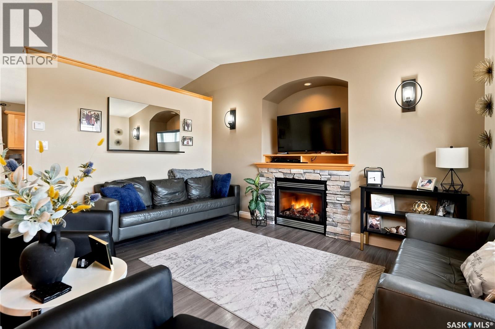 4526 Brass CRESCENT - 10