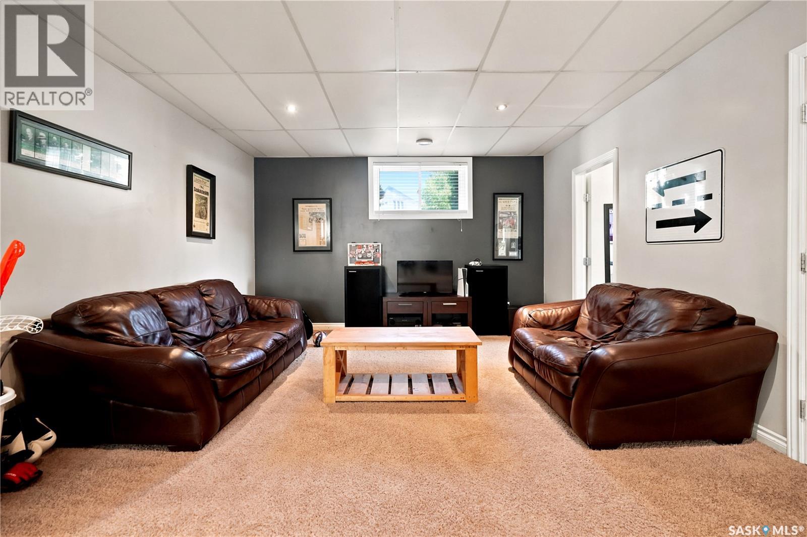 4526 Brass CRESCENT - 30