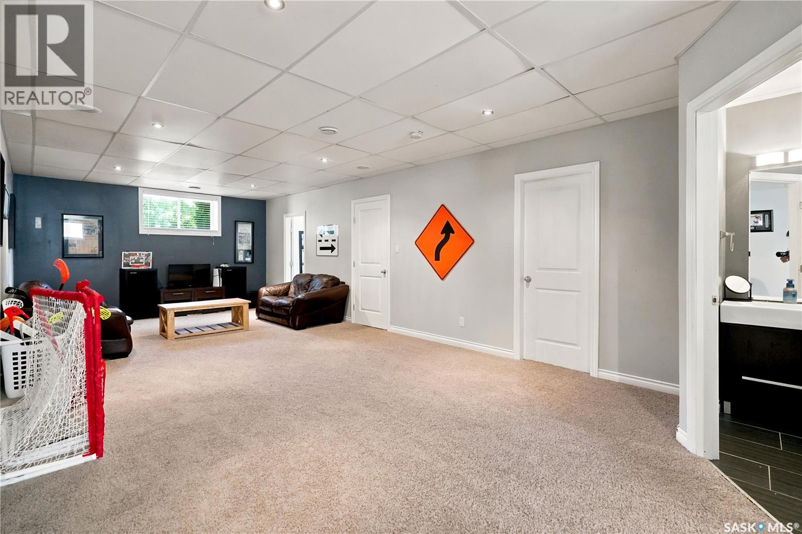 4526 Brass CRESCENT - 34