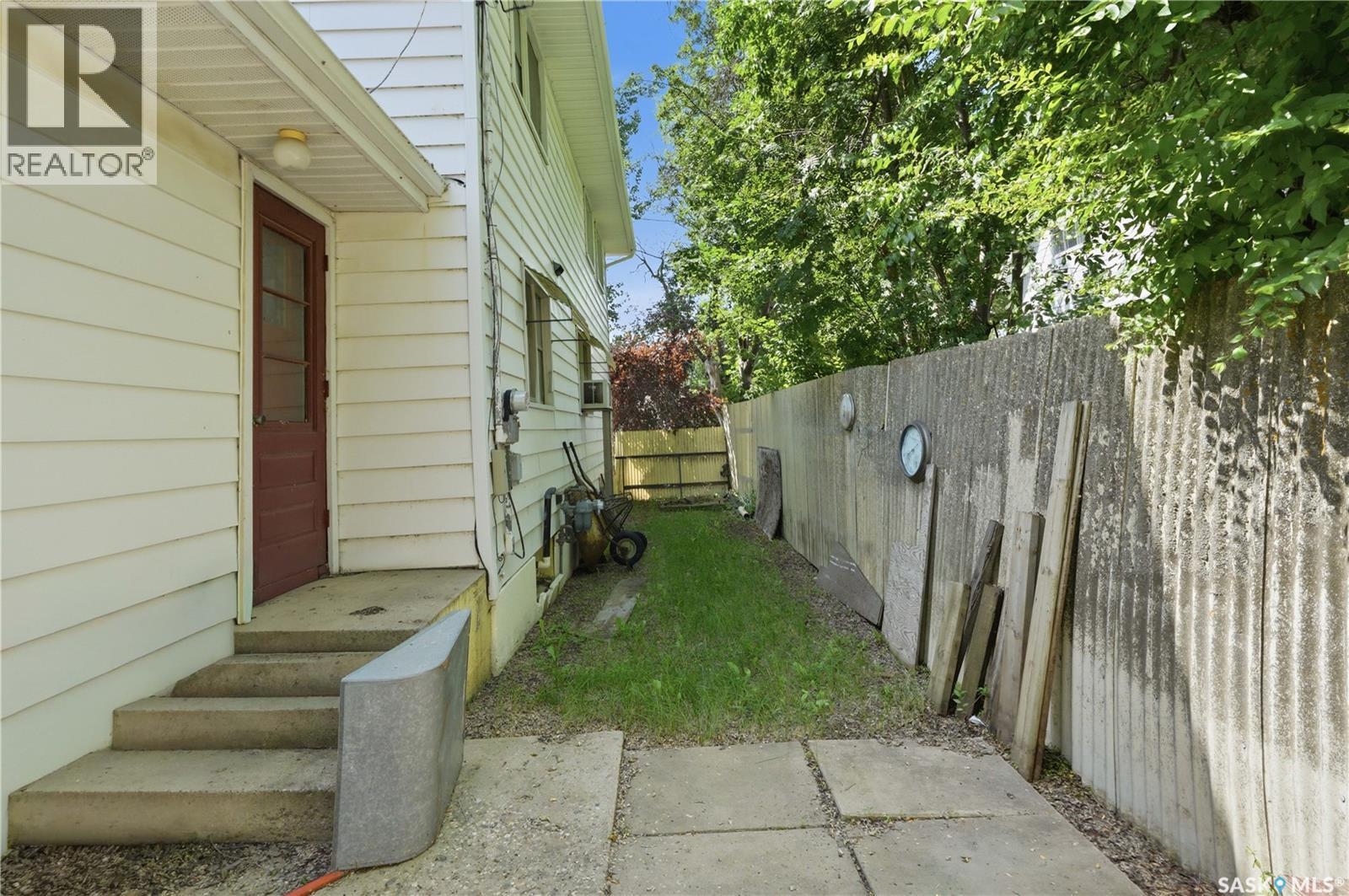 501 3rd STREET E - 44