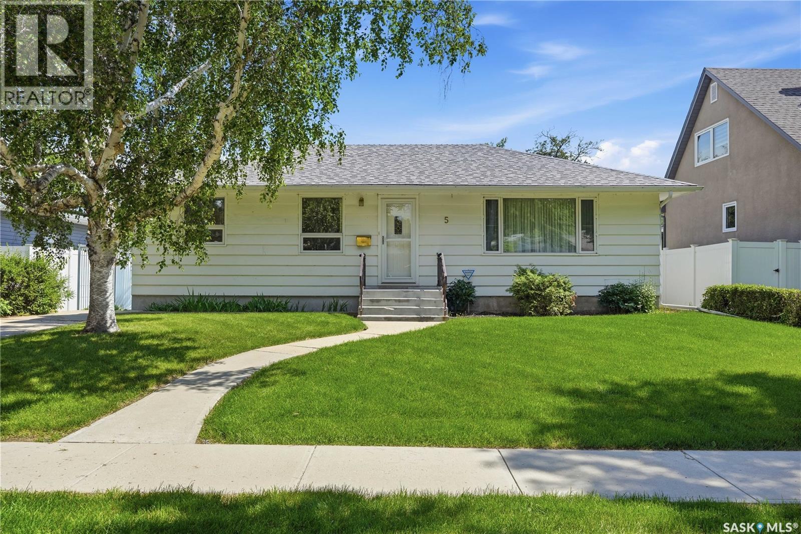 5 Lamont CRESCENT - 1