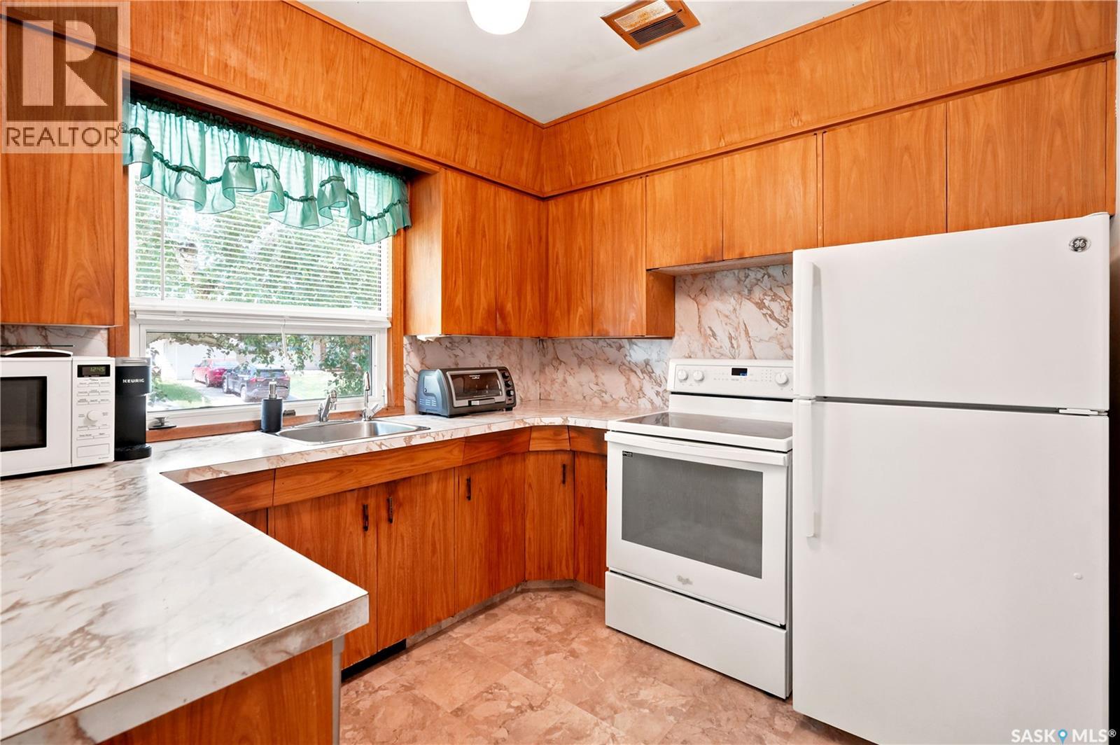 5 Lamont CRESCENT - 11