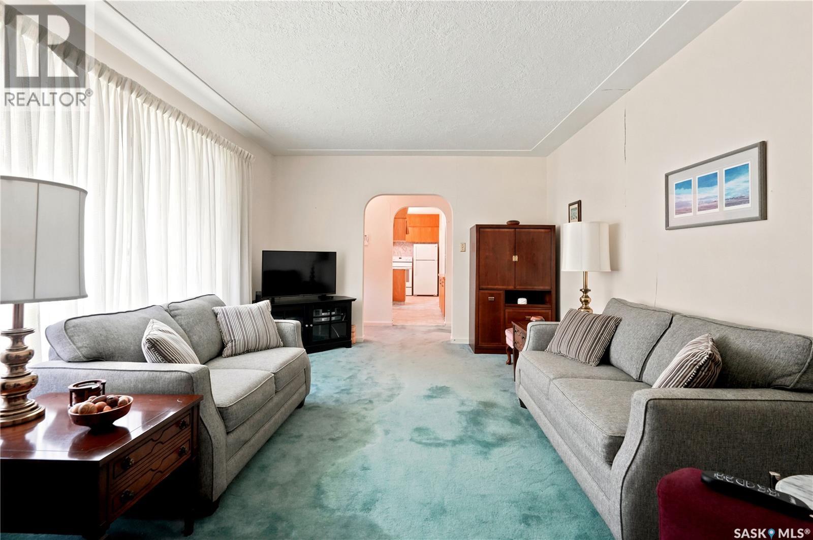 5 Lamont CRESCENT - 7