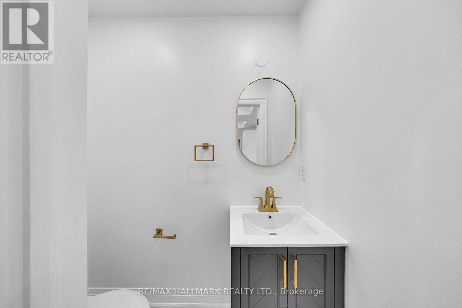 978 MIDLAND AVENUE - 10