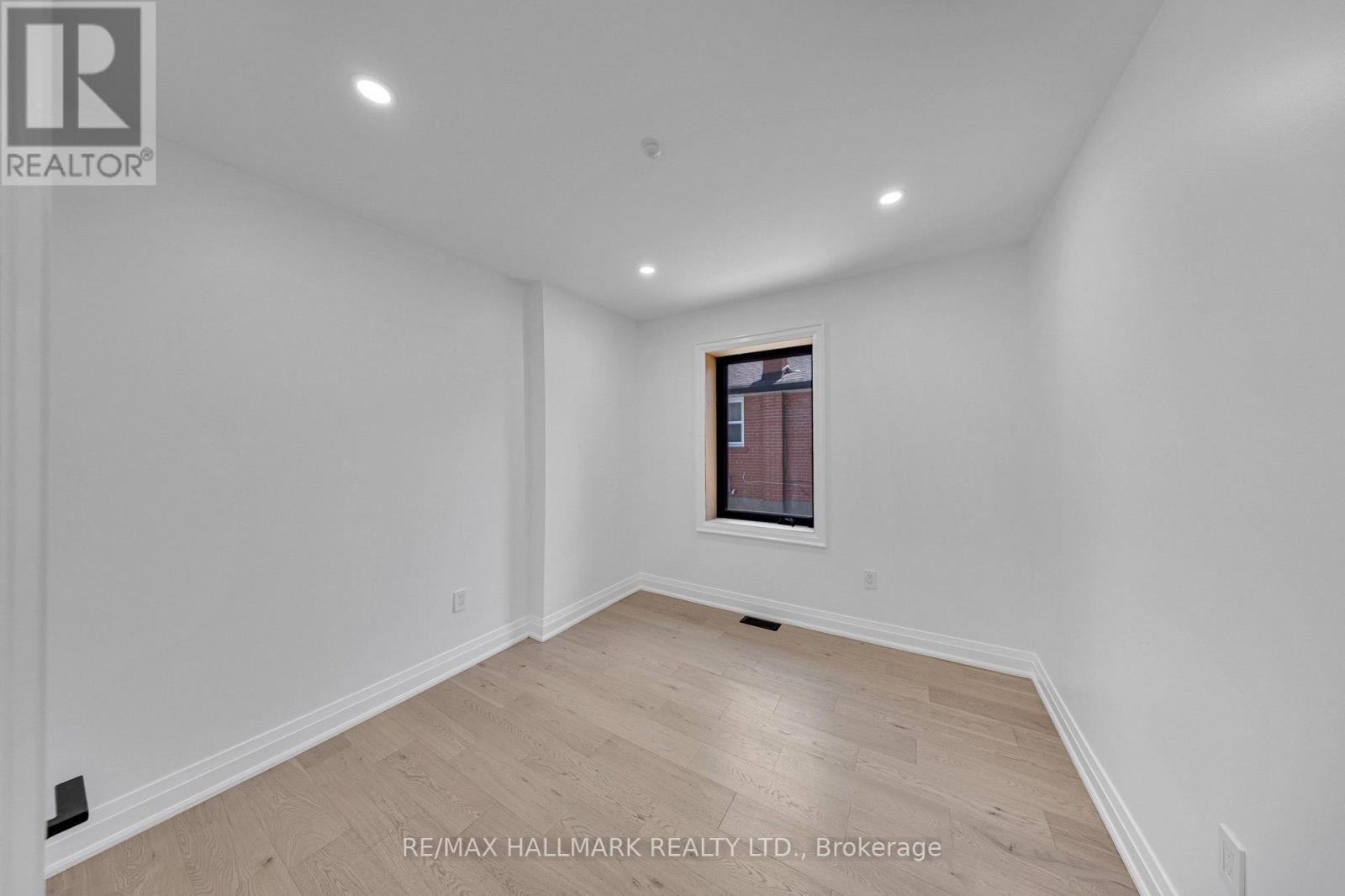 978 MIDLAND AVENUE - 21