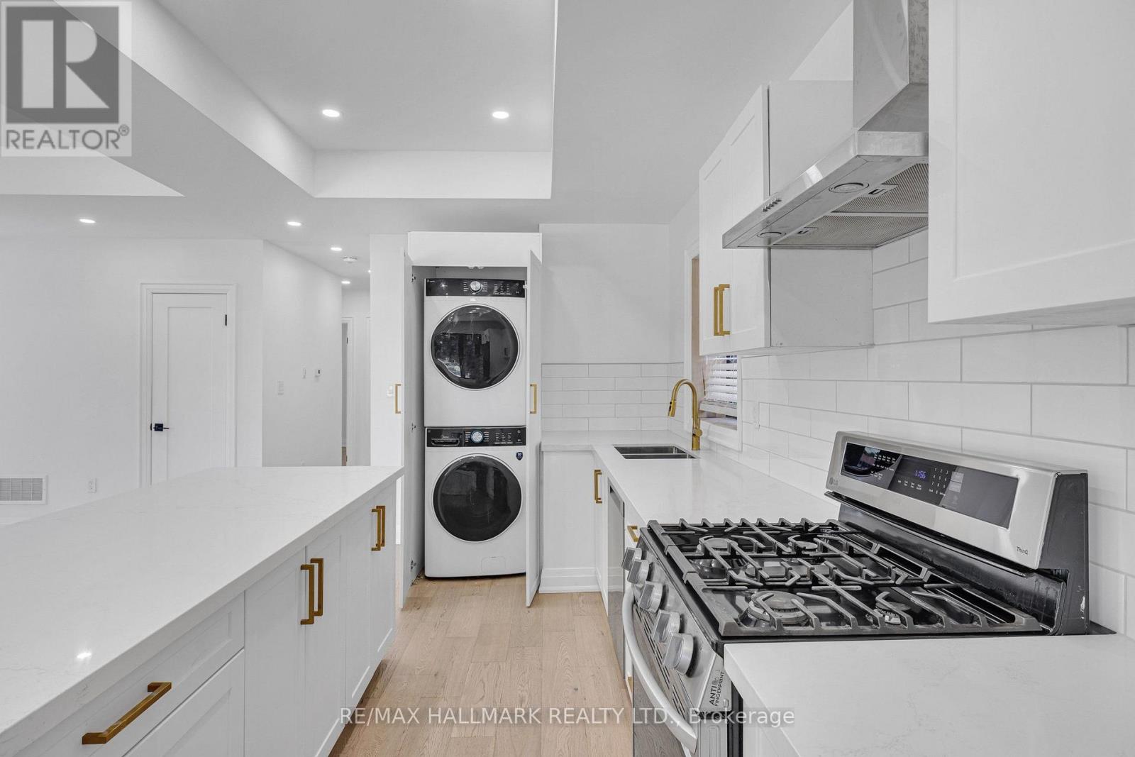 978 MIDLAND AVENUE - 18